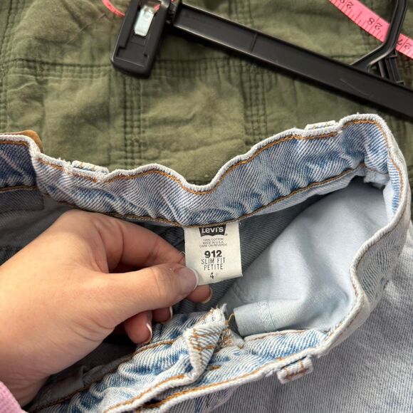 Vintage Levi’s 912 Slim Fit Shorts - Picture 4 of 5